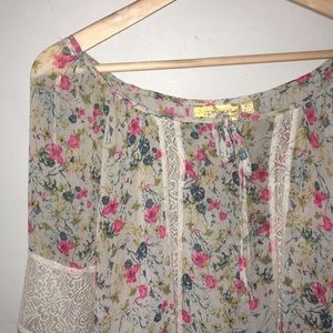 Vera Wang Flowy Blouse